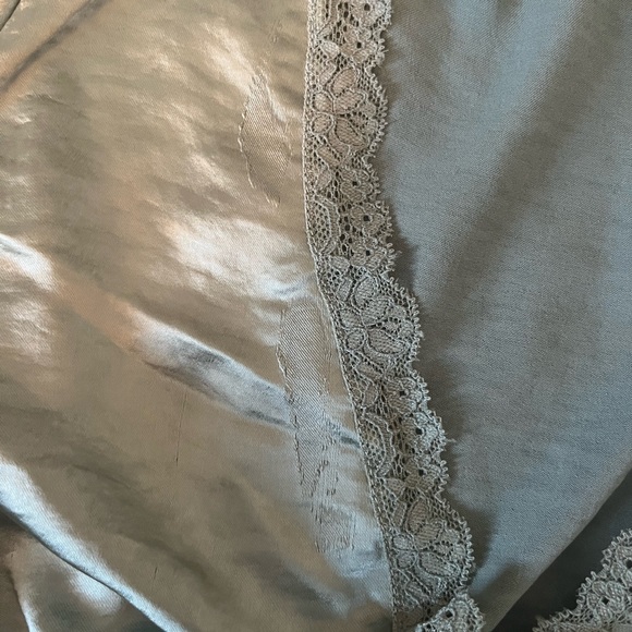 Forever 21 satin button-up crop top - Picture 5 of 5